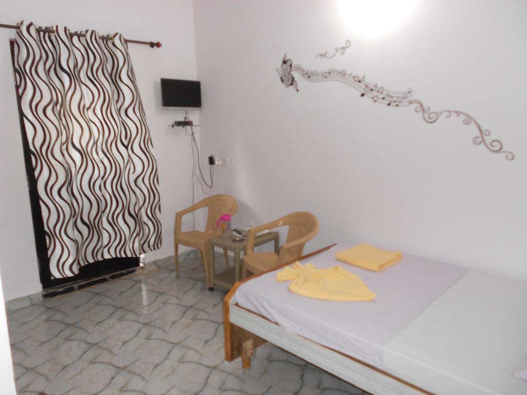 Casa Almeida Guest House Кандолим Стая снимка