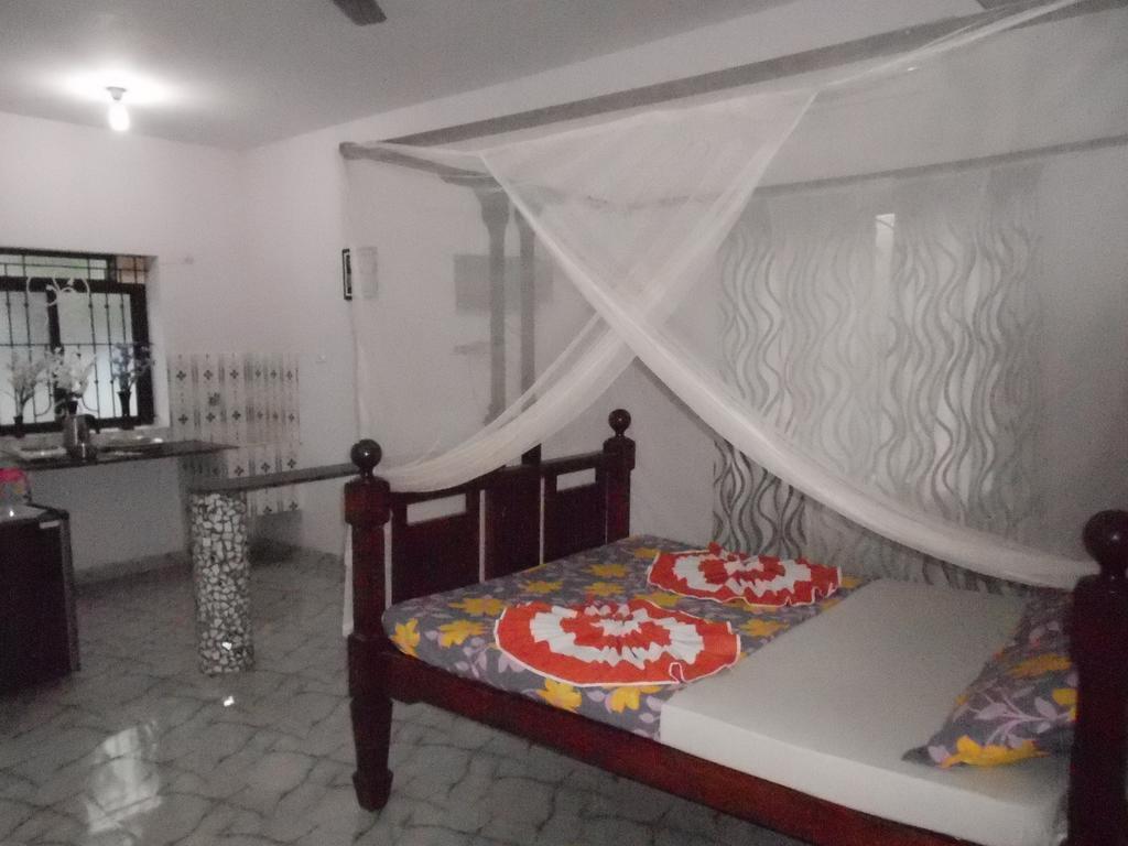 Casa Almeida Guest House Кандолим Стая снимка